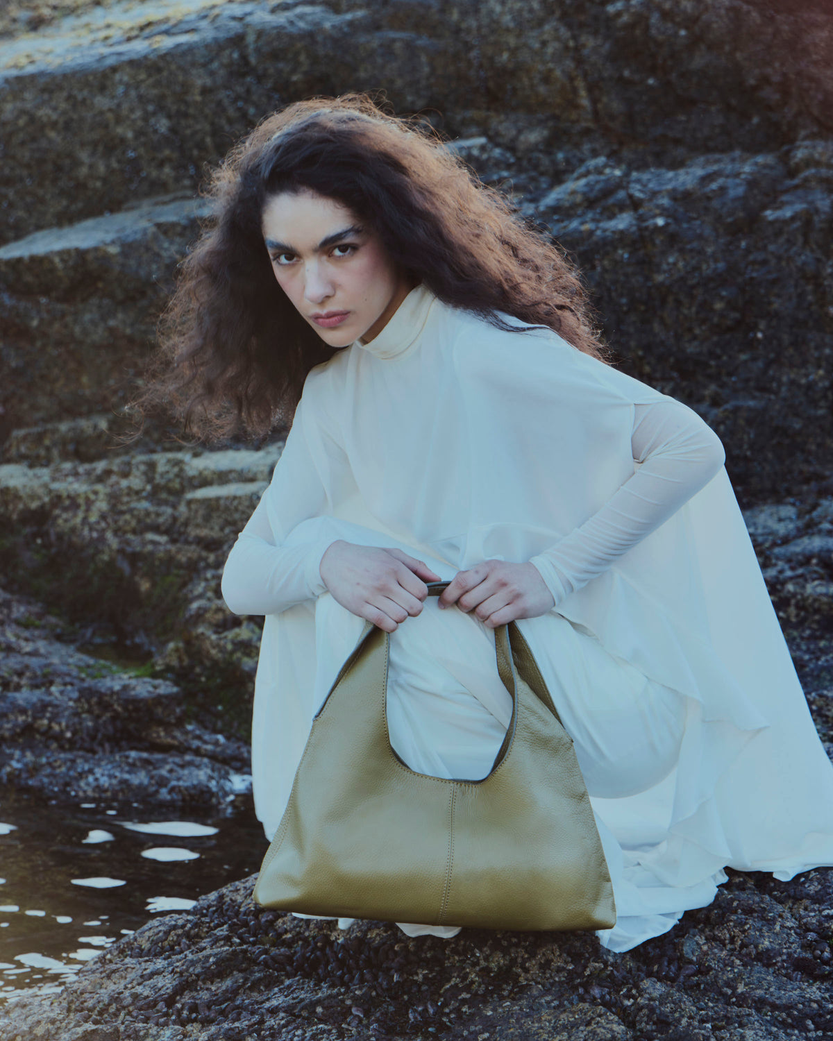 Bolso AVRIL de cuero, colección SOLÉA de Carolina Flores