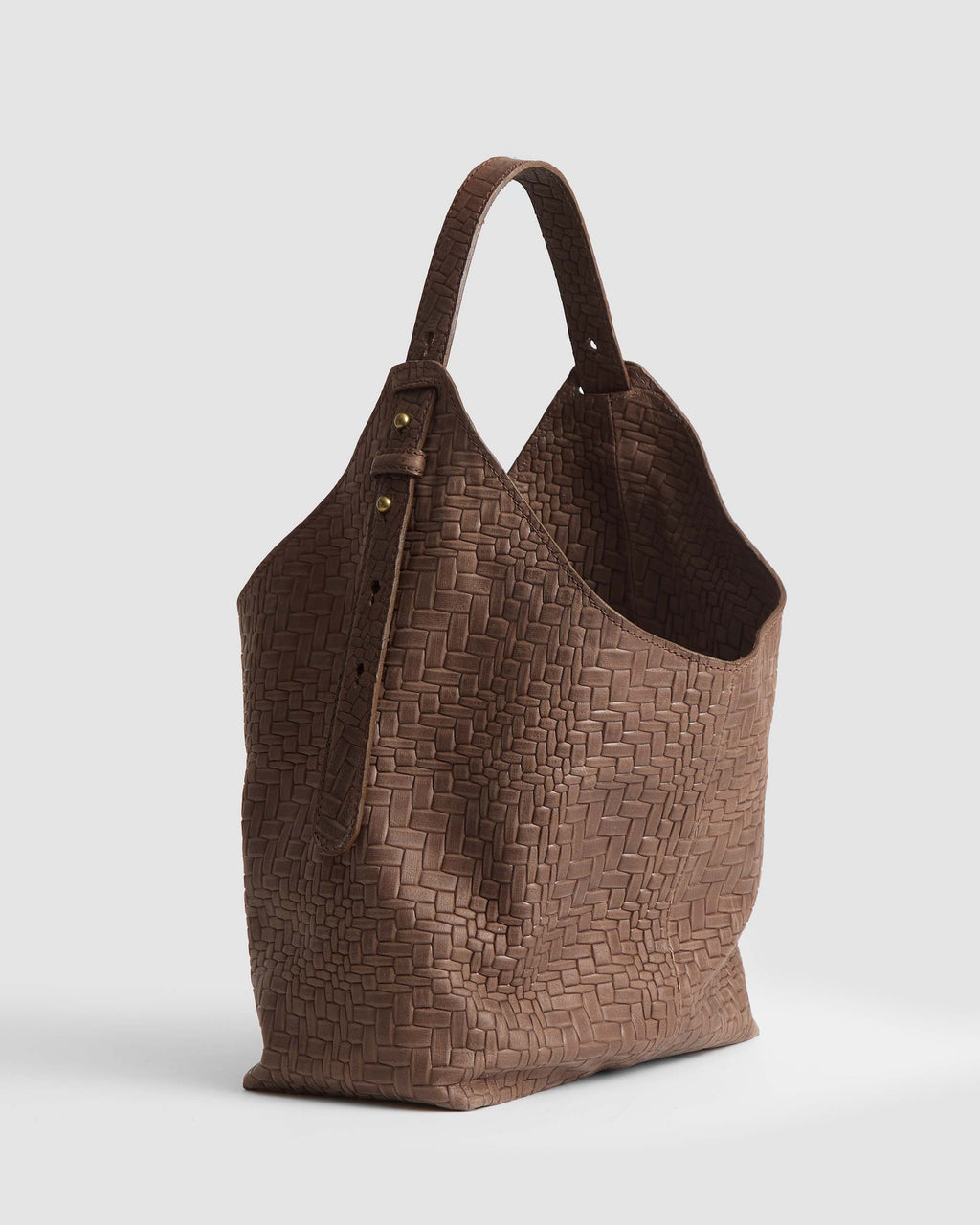 Bolso EMMA en cuero trenzado chocolate, colección SOLÉA de Carolina Flores